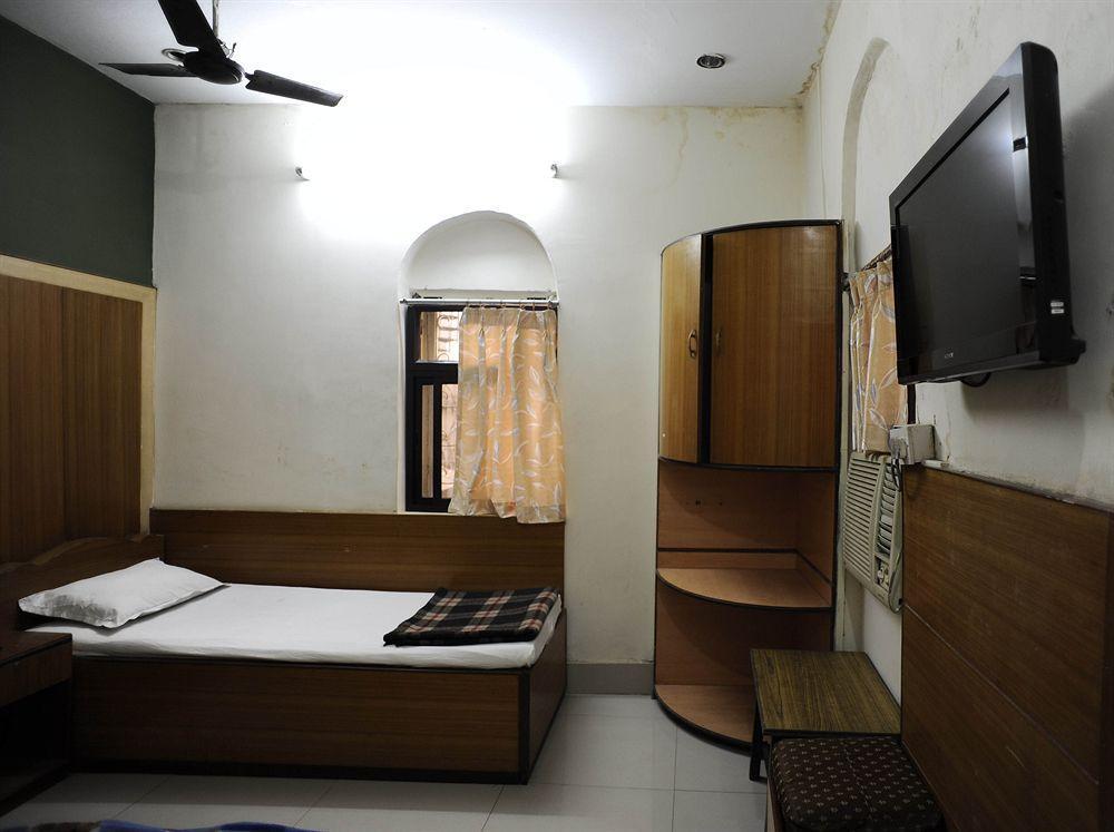 Hotel Diplomat Kalkuta Zewnętrze zdjęcie